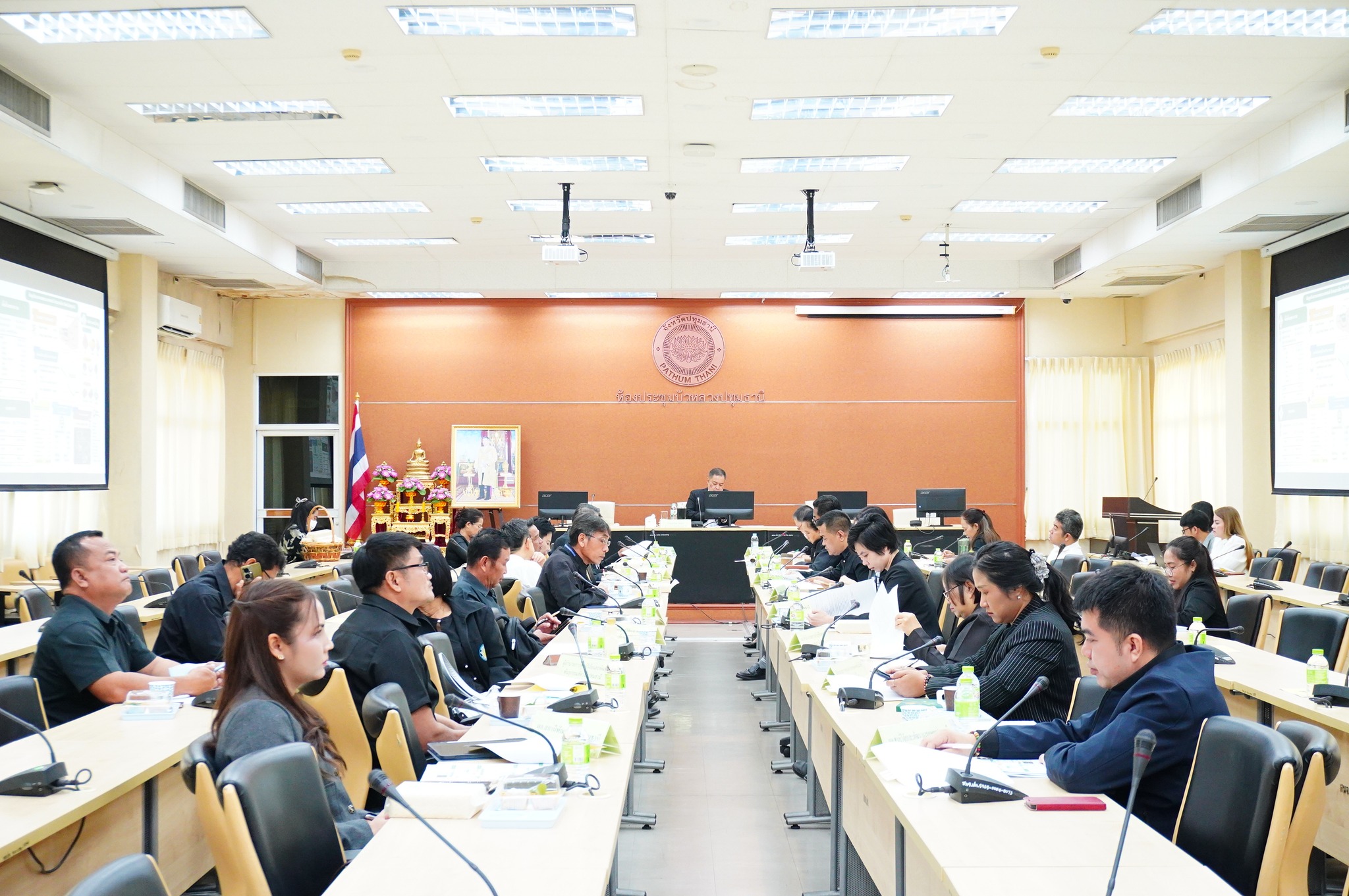 title -  เข้าร่วมประชุมส่วนราชการในสังกัดกระทรวงเกษตรและสหกรณ์จังหวัดปทุมธานี โดยมี นายเอกวิทย์ มีเพียร ผู้ว่าราชการจังหวัดปทุมธานี เป็นประธาน พร้อมด้วยหัวหน้าส่วนราชการระดับจังหวัดและเจ้าหน้าที่ผู้เกี่ยวข้องในสังกัดกระทรวงเกษตรและสหกรณ์ 